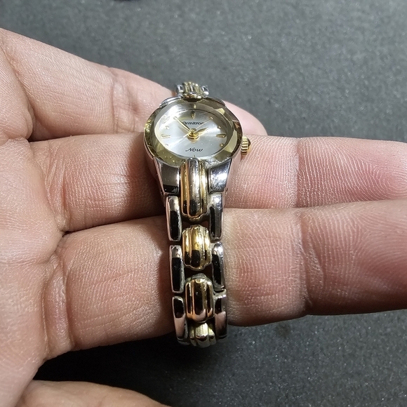 Armitron Now Ladies Quartz Watch Oval Shaped Silver Gold Tone Working 75/3313TT - Picture 2 of 10